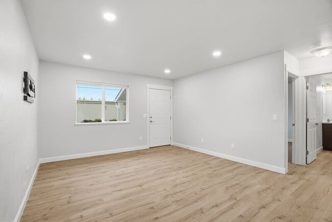 Building Photo - 3440 N Huetter Rd