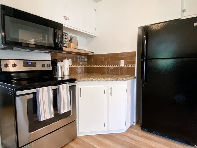 Building Photo - 920 W Lemp St