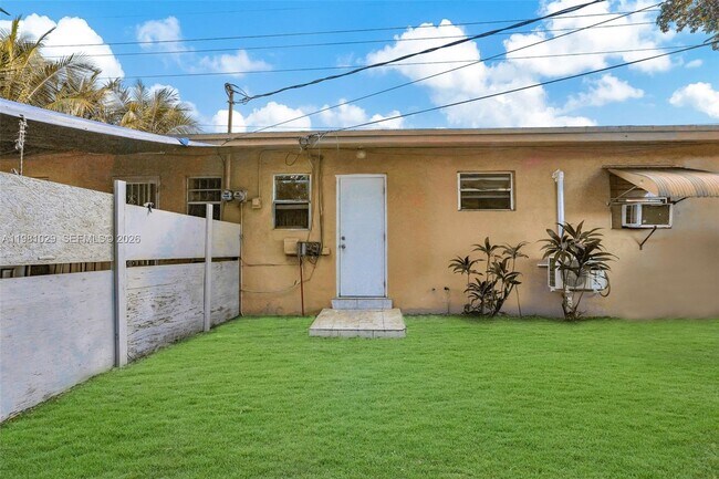 Building Photo - 14600 NE 14th Ave