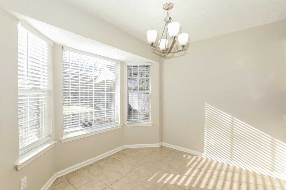 Building Photo - 939 Maple Leaf Ridge