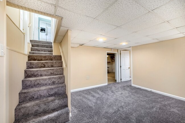 Building Photo - 6609 Fairdel Ave