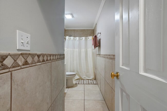 Building Photo - 426 Russell Ave