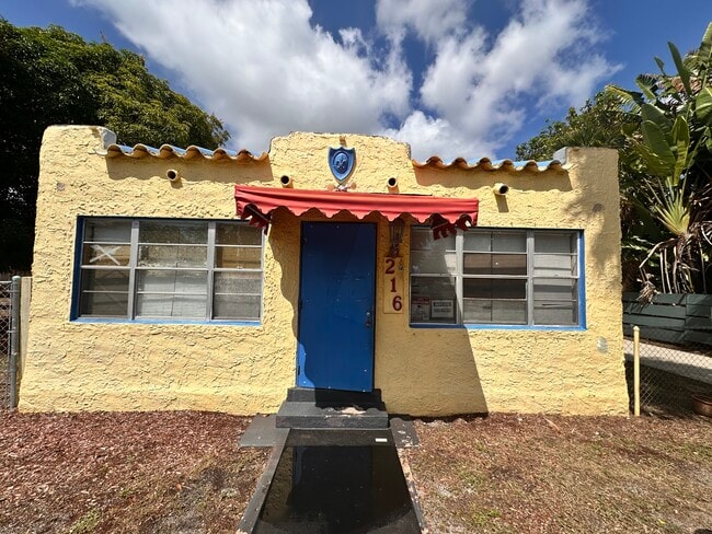 Building Photo - 216 SW 2nd Ave