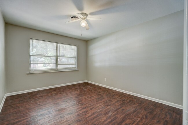 Building Photo - Norman Rental Near OU Campus For Rent!