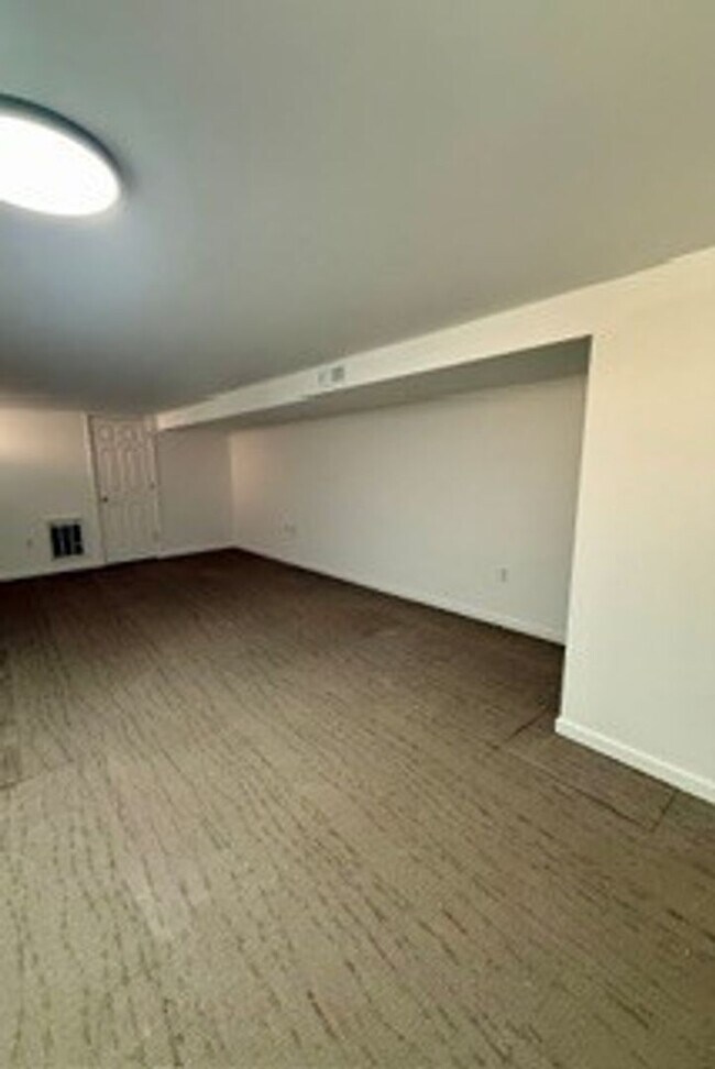 Building Photo - 6264 Sunshine Dr