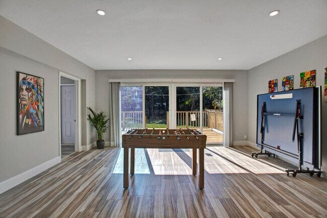 Building Photo - 2632 Madison St