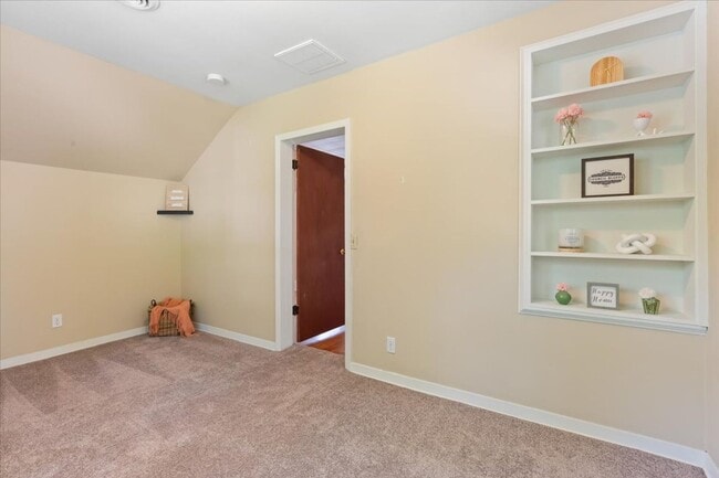 Building Photo - Spacious 4 Bedroom Home for Rent in Council Bluffs