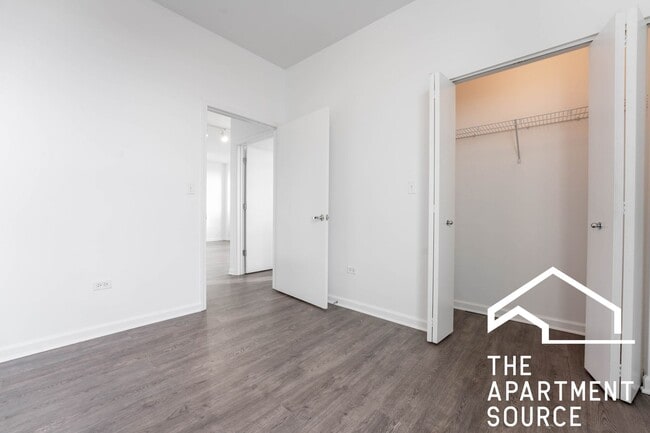 Building Photo - MASSIVE Loft-style condo-quality 3 Bed/2 ba IN UNIT LAUNDRY