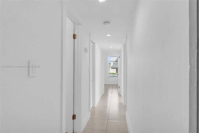 Building Photo - 9131 Fontainebleau Blvd