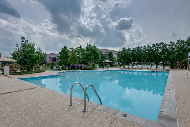 Building Photo - Beautiful Two Bedroom Green Hills Condo Wi...