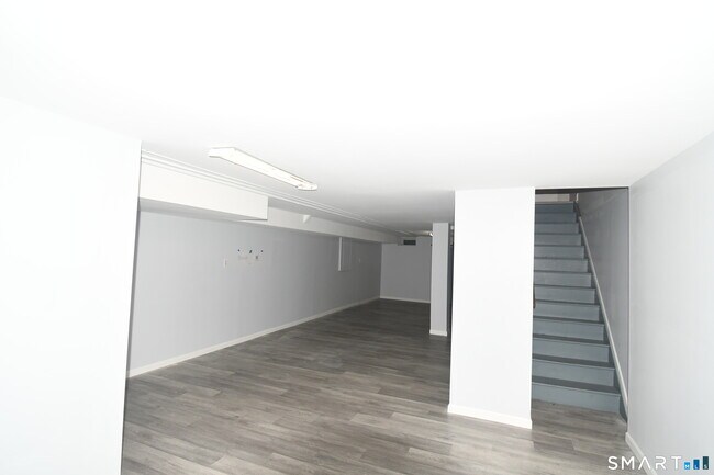 Building Photo - 3977 Park Ave