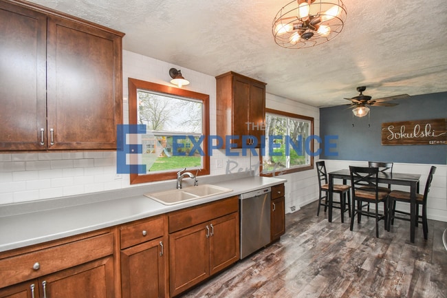 Building Photo - 217 N Needles Dr