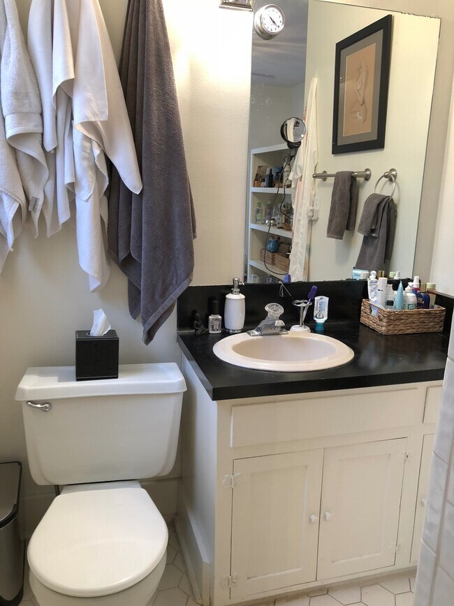 Building Photo - 703E31