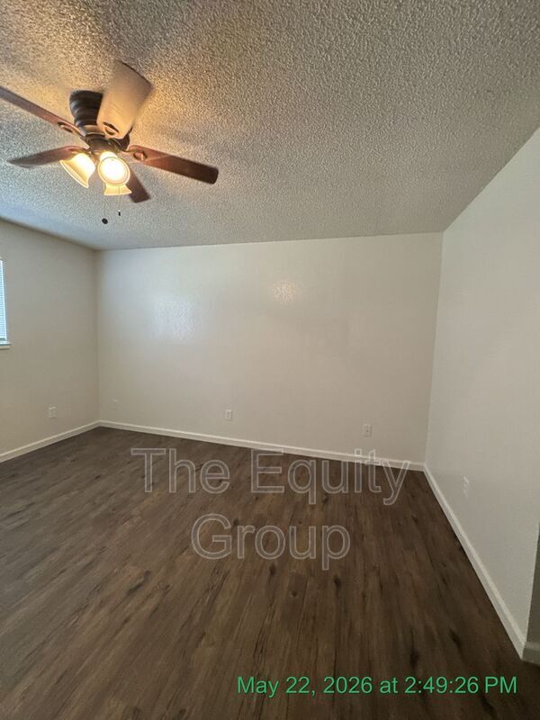 Building Photo - 150 S Peppertree St