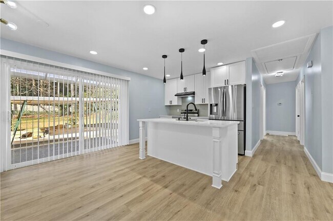 Building Photo - 1728 Wayland Cir NE