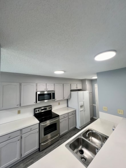 Building Photo - 4445 Fawnbrook Ave SW