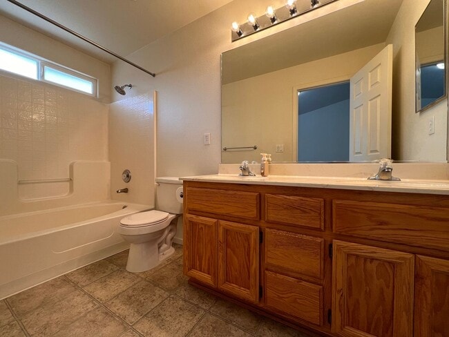 Building Photo - Centrally located 3 bedroom home in Fernley- 3 car garage