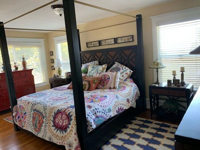 Building Photo - 1650 Portola Dr