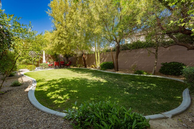 Building Photo - Stunning 4 bedroom 3.5 bath home with 3 ca...