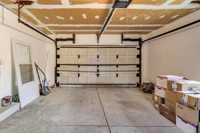 Building Photo - 4350 Bobolink Terrace