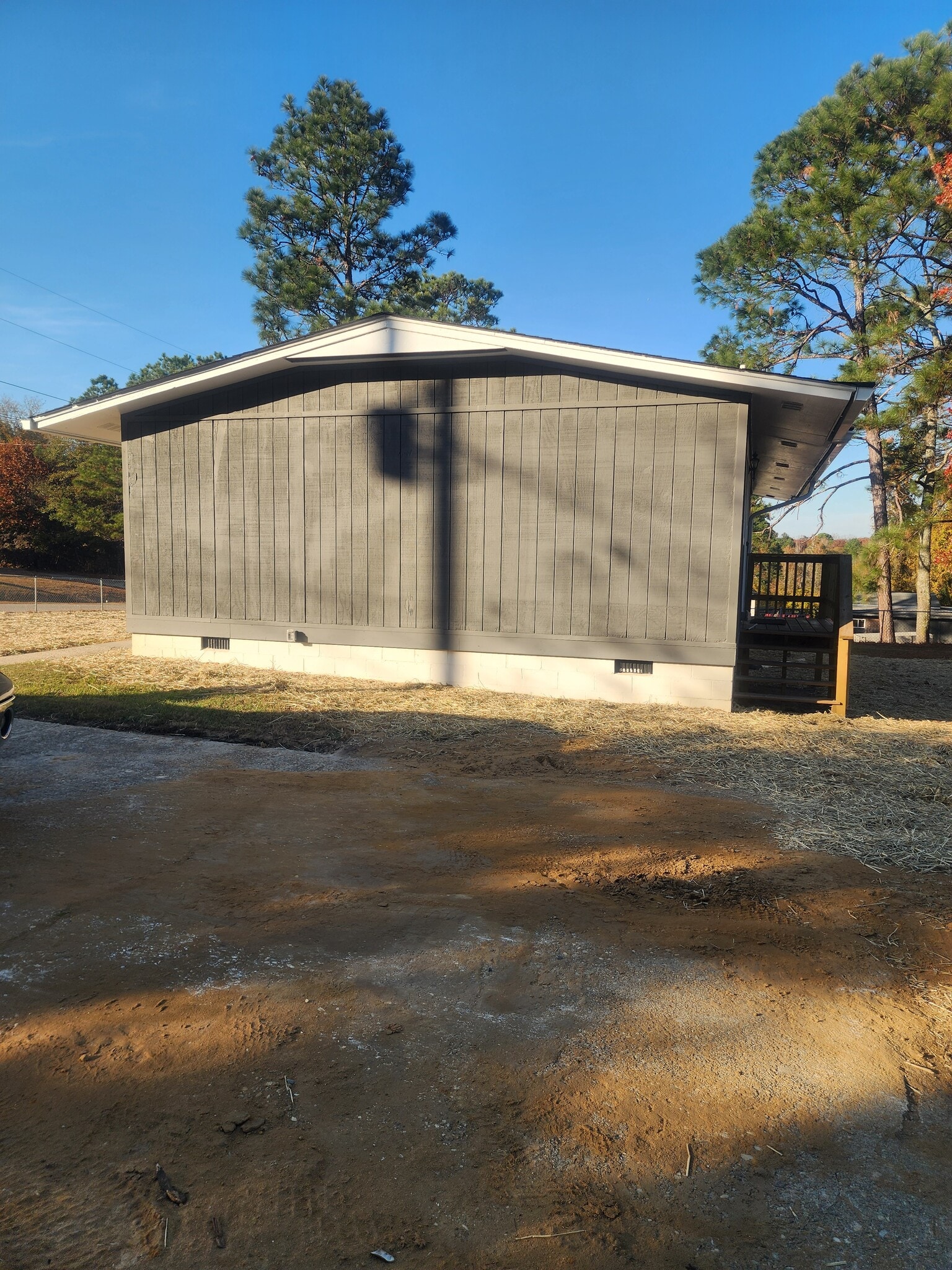 Right side of home - 3231 Dorian Rd