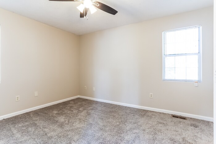 Building Photo - 6000 Brookside Ln SE