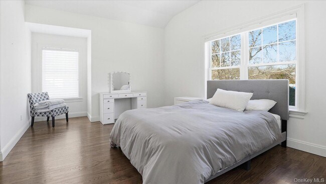 Building Photo - 27 Jeffrey Ln