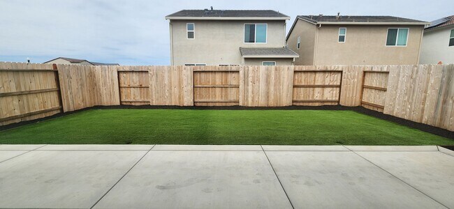 Building Photo - Beautiful Brand New 3 Bedroom Home in Elk Grove