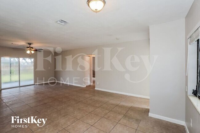 Building Photo - 1815 NW 185th Ter