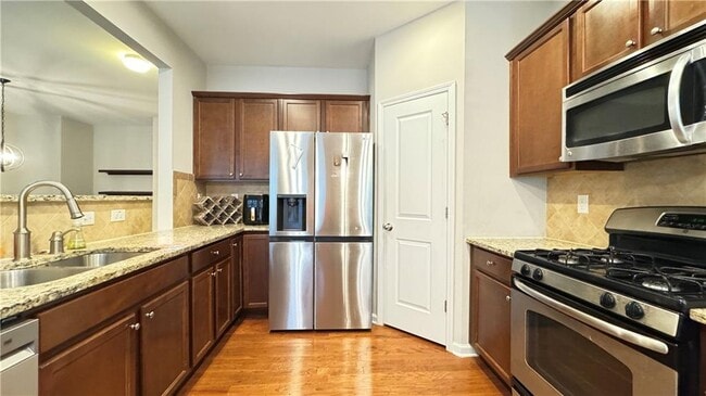 Building Photo - 2160 Greencrest Cir