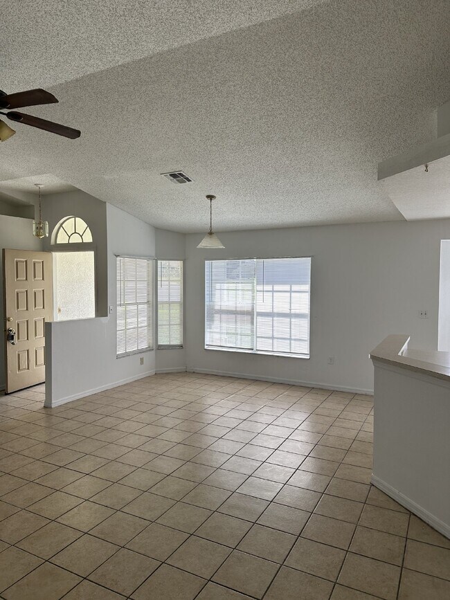Building Photo - FIRST MONTH FREE!! 4 Bedroom, 2 Bathroom, ...