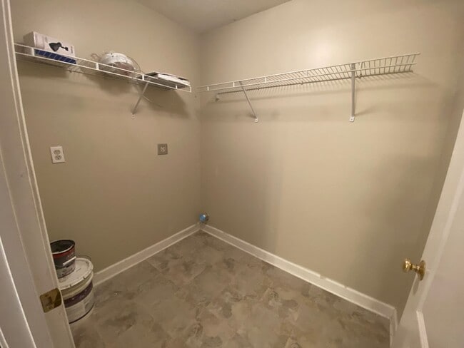 Building Photo - 2 bedroom/ 2 bath Woods of St Andrews condo available for rent in 40214 -  $1,200/month