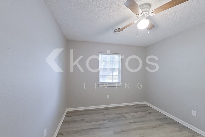 Building Photo - 10 Idlewood Ln