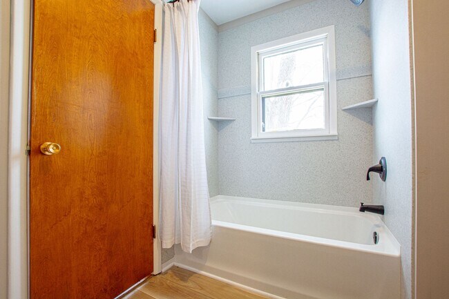 Building Photo - Beautifully Renovated with Lots of Space! 3 Bedroom / 2 Bath Ranch in Blair!