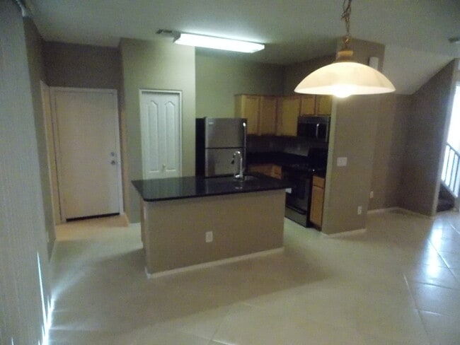 Building Photo - Recently Remodeled 3 bed/2.5 Bath with Washer/Dryer