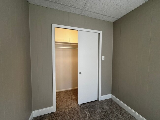 Building Photo - Newly remodeled 3+ bedroom