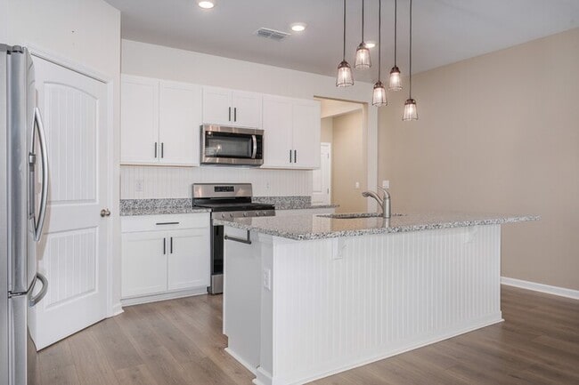 Building Photo - 700 Pintail Pointe