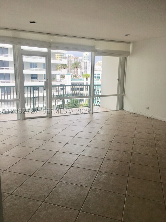 Building Photo - 1408 Brickell Bay Dr