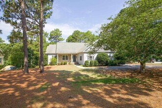 Building Photo - "Spacious 3-Bedroom Retreat with 3200 Sq Ft of Comfort in Seven Lakes!"
