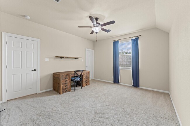 Building Photo - 10 Cayuga Pond Ct