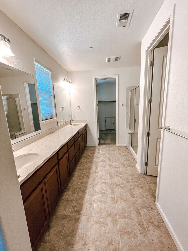 Building Photo - Upgraded Dublin Townhome near Emerald Park Elementary
