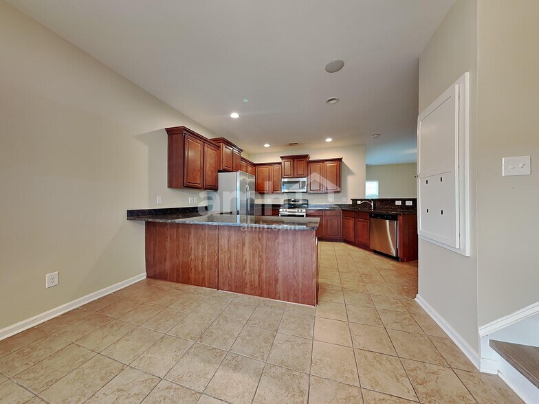 Building Photo - 183 Charlesfort Way