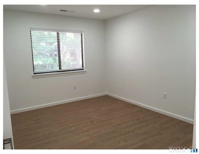 Building Photo - 3 Woods Hollow Ct