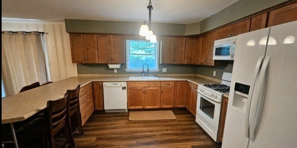 Building Photo - 1446 Audubon Dr SE