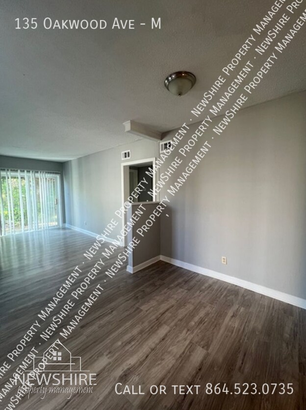 Building Photo - 135 Oakwood Ave