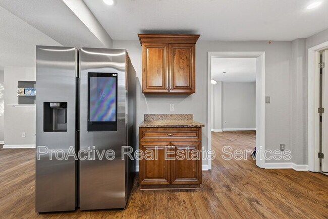 Building Photo - 1065 Lindenwood Ave