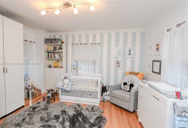 Building Photo - 1700 SW 14th Ave