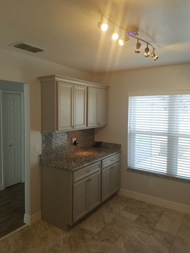 Building Photo - Beautiful Renovated 2-Bedroom, 2-Bathroom Home in Apopka