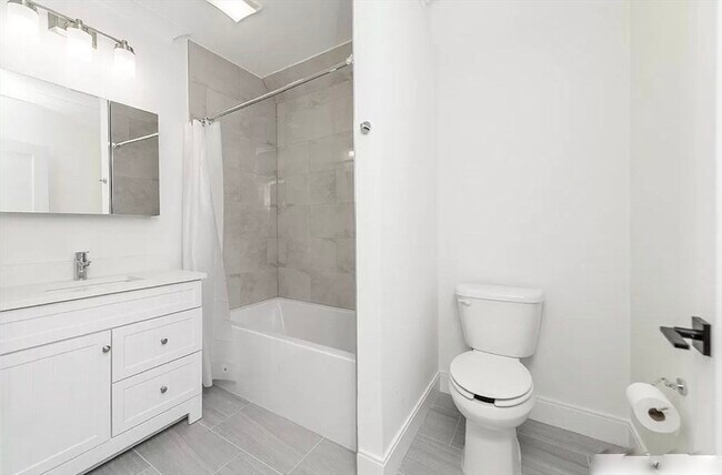 Building Photo - 68 Day St