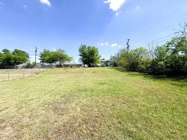 Building Photo - Available NOW!!!! Gorgeous 2 story, 3 bedroom, 2.5 bath, 2 car garage home with garage door opene...
